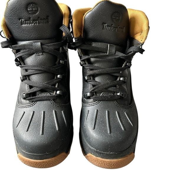 Timberland Kids Black and Tan Boots - Picture 5 of 10